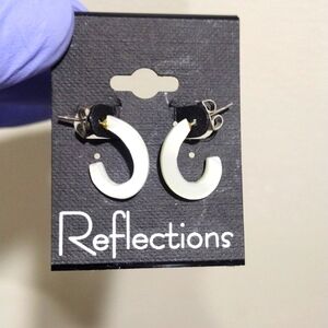 Women's Silver-tone Hardware Small Seashell Open Hoop Design Earrings 0.75", #2
